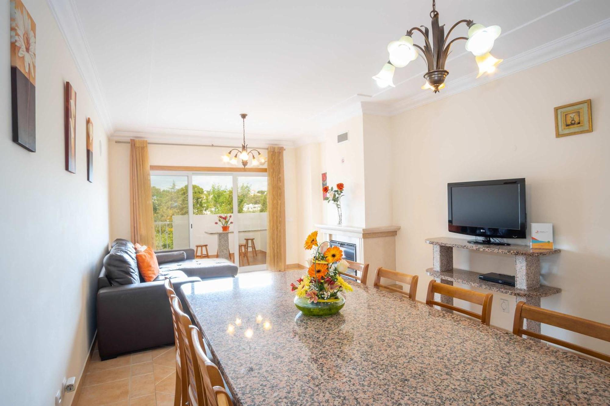 Hugo - Complex Perfect For Families *